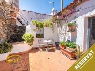 Masia a Sant josep 2. Casa rehabilitada con terraza y opción de negocio en garriguella