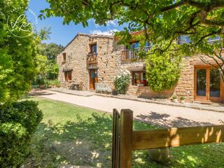 Masia a Sant ferriol 1. Masia reformada con piscina, privacidad y licencia turística cer