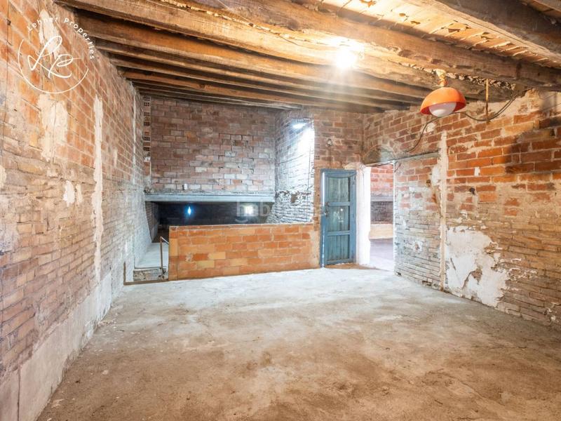 Foto 18a7e70a-b36a-4971-bf63-bcae8c217d92. Casa en tapís 123 casa con jardín y muchas posibilidades en Figueres