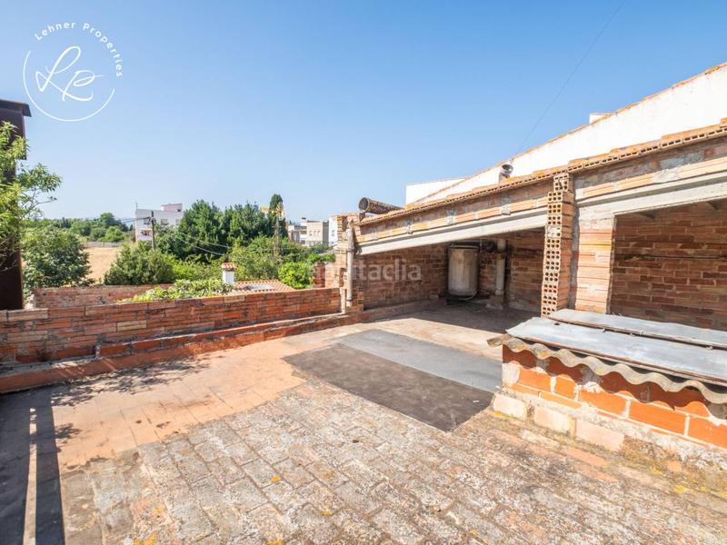 Foto 98a6deb3-ff38-4e81-8bee-aaf2edd2b22c. Casa en tapís 123 casa con jardín y muchas posibilidades en Figueres