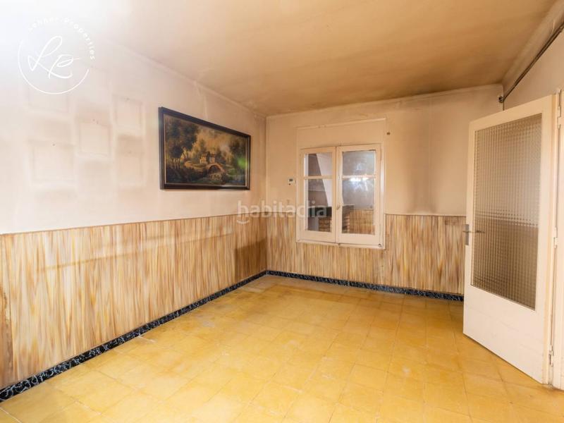 Foto dc62b2f6-3560-4700-b20e-1049a89f297d. Casa en tapís 123 casa con jardín y muchas posibilidades en Figueres