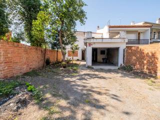 Casa a Taps 123. Casa con jardn y muchas posibilidades