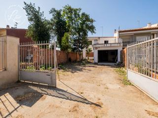 Maison à Tapís 123. Puertas abiertas en figueres  casa con jardín y muchas posibilid