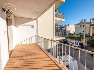 Etagenwohnung  Horta. Piso con terraza en darnius