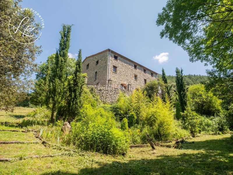 Foto 0e81ca94-7e64-4e75-a149-bddb614104fe. Masia amb calefacció aparcament a Vall de Bianya (La)