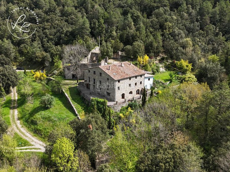 Foto 0ff0a1bb-0ecc-41ac-ac3e-7098cd9cd4db. Masia amb calefacció aparcament a Vall de Bianya (La)