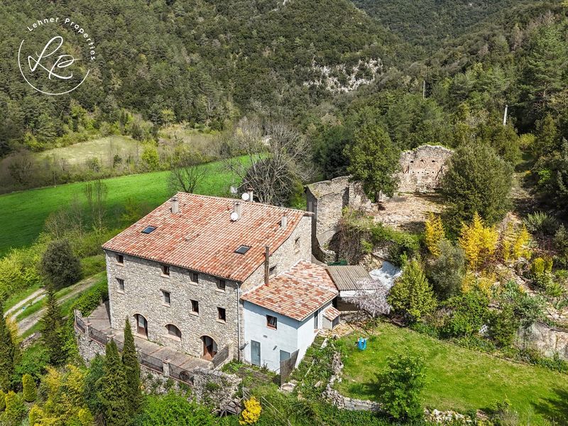 Foto 6211c59b-2204-483c-a85c-4e9f8fd1dfd2. Masia amb calefacció aparcament a Vall de Bianya (La)