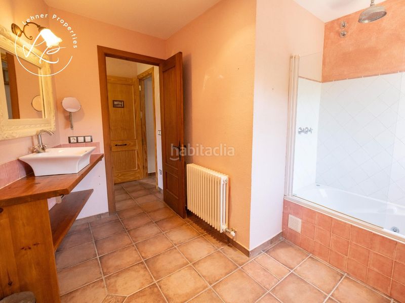 Foto d033d118-559e-4a63-9f8e-707b23a77b6a. Masia amb calefacció aparcament a Vall de Bianya (La)