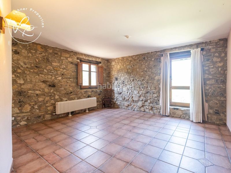Foto ede9d3a2-6495-4887-b66e-4364a098bed9. Masia amb calefacció aparcament a Vall de Bianya (La)