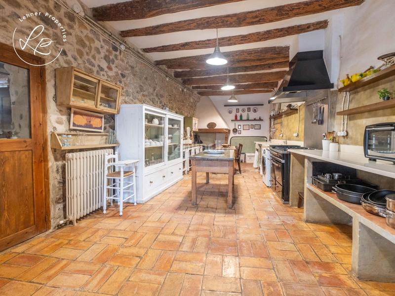 Foto 2fdb0c9a-03bd-455f-874a-41a05011a1ec. Masía casa rural del siglo xiii en Esponellà