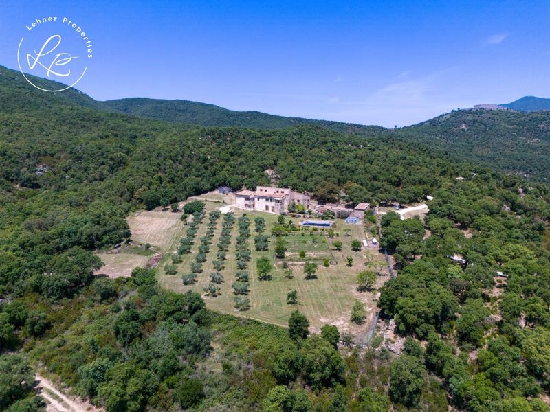 Foto bc318c52-320b-421f-9808-ea7d04369116. Masia amb aparcament a Jonquera (La)