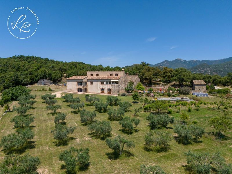 Foto e7a51663-62ce-4b04-896c-adf43aa35ec3. Masia amb aparcament a Jonquera (La)