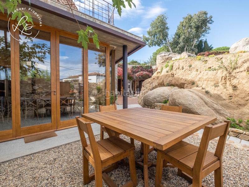 Foto f68d3e42-3c3f-40ae-a167-417d1b87206c. Casa exclusiva propiedad con licencia turística y diseño único en Capmany