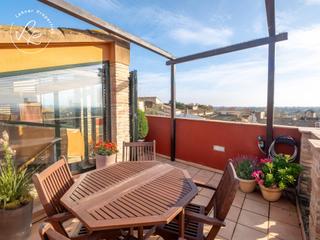 Maison  Plaça gran, 16. Casa con licencia turística y apartamento independiente en peral