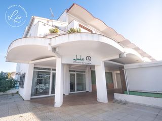 Local Comercial  Sector de sant mor�. Amplio local en empuriabrava