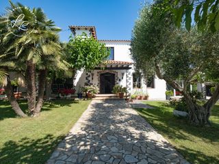Casa a Carretera pedret 2. Espectacular casa con h�pica en la costa brava a solo 10 minutos