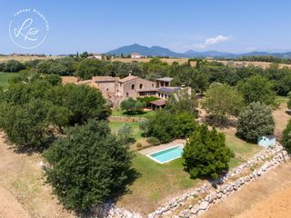Masia a Navata. Espectacular mas�a en la costa brava