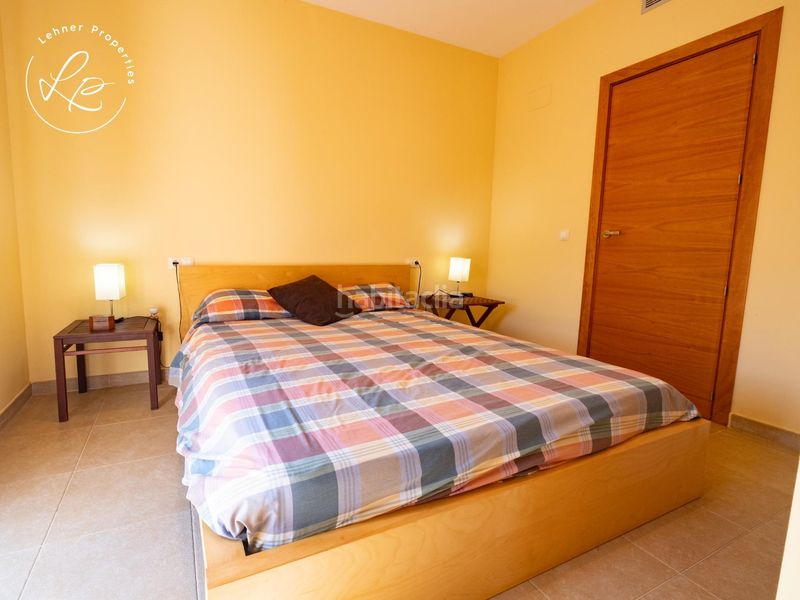 Foto 5f077d3f-1f92-4977-8869-c095453f74c2. Casa adossada amb calefacció aparcament a Pedret i Marzà