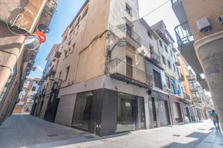 Edifici  Baixa maduixa. Edificio de 5 plantas con alto potencial de inversión en el cent