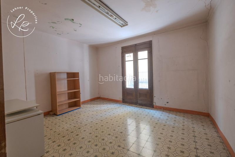 Foto 3d03bf2b-c20c-4b8e-84dc-1e09342d22b5. Edificio in Olot