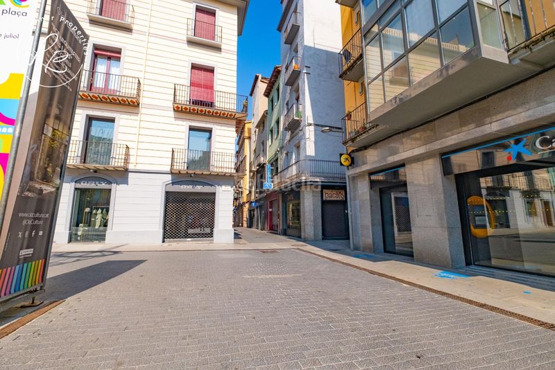 Foto 79c447ed-422d-4204-a22b-ac25169caa16. Edificio in Olot