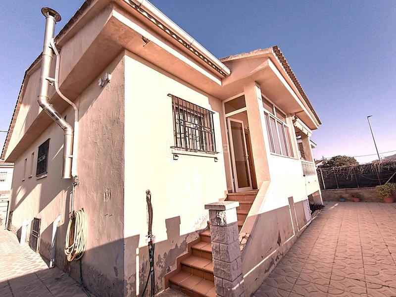 Foto 6e601829-3df0-4bd7-a8f9-fb9050ada4ba. Chalet  independiente con vistas al mar en La Collada-Sis Camins Vilanova i la Geltrú