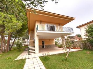 Chalet in Cunit Residencial. Bonito chalet independiente en cunit residencial