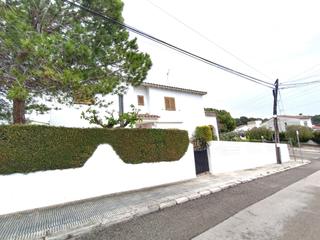 Chalet in Cunit Residencial. Espectacular chalet esquinero con vistas al mar en cunit residen