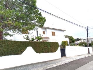 Chalet in Cunit Residencial. Espectacular chalet esquinero con vistas al mar en cunit residen