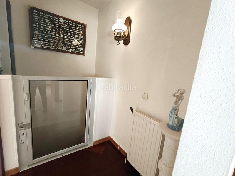 Foto 2a9b3277-6314-4e43-9677-8c56051b52fe. Chalet impresionante chalet independiente con ascensor residencial en Cunit