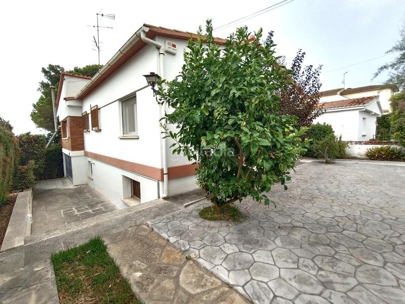 Foto 4127444a-afbd-4654-b934-872ef0f1b54a. Chalet impresionante chalet independiente con ascensor residencial en Cunit