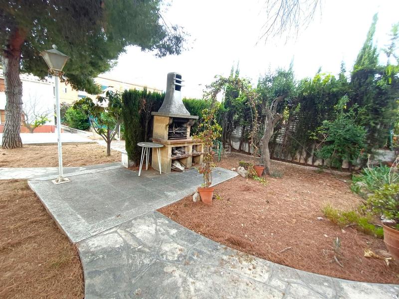 Foto 4807f418-b843-42a0-aad5-4b36e0aa146a. Chalet impresionante chalet independiente con ascensor residencial en Cunit