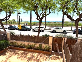 Appartement à Segur Platja. Planta baja en la primera linea de segur de calafell