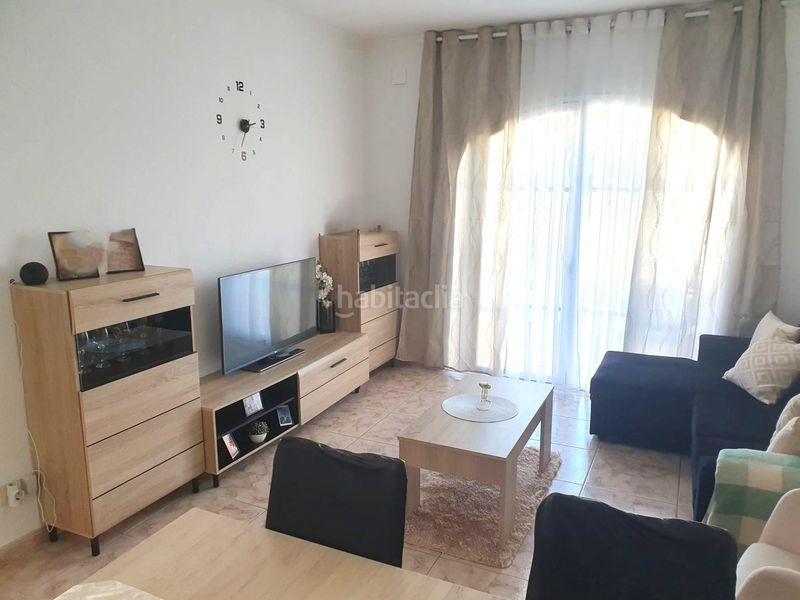 Foto 3c624487-a5bf-4b9d-924b-797db99942bd. Chalet  independiente con piscina y vistas al mar residencial en Cunit