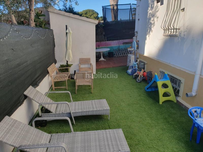 Foto be4271f5-cd2c-4a86-ad57-426461c98952. Chalet  independiente con piscina y vistas al mar residencial en Cunit