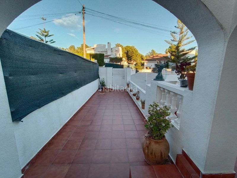 Foto fffa3a6d-3ae7-43a2-bb6a-b9a75d0e7ed2. Chalet  independiente con piscina y vistas al mar residencial en Cunit