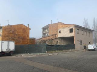Terreny residencial a Calldetenes. Solar residencial per a ledificació dhabitatges plurifamiliars.