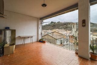Piso en Montesquiu. Piso con 4 habitaciones con calefacción