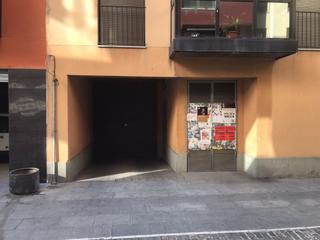 Autoparkplatz  De sant jordi. Plaça de pàrquing al centre de manlleu