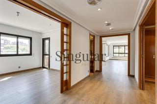 Pis  Carrer dalmases. Piso con terraza en calle dalmases a la venta