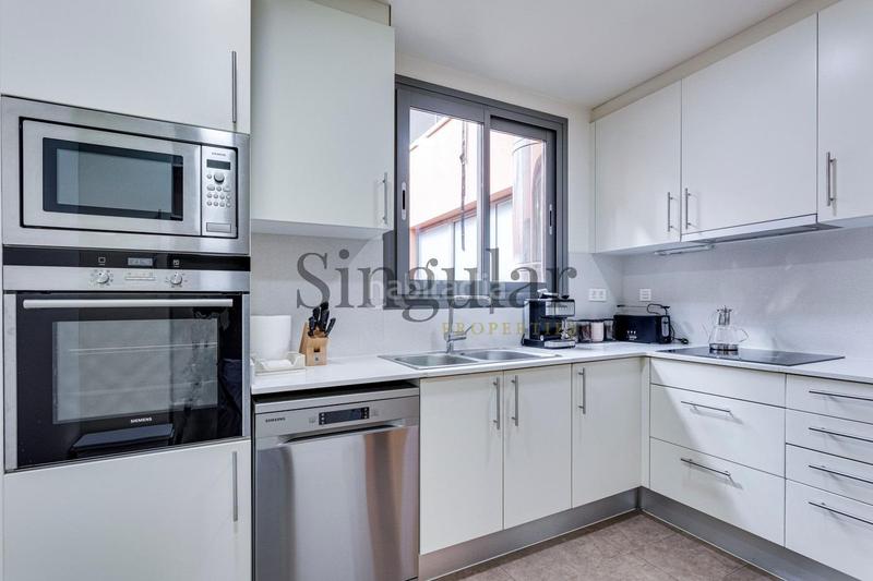 Foto cfe24ba3-ae19-42f4-9731-8a3c9accf904. Alquiler piso  con terraza y piscina comunitaria en el barrio de sagrada familia en Barcelona