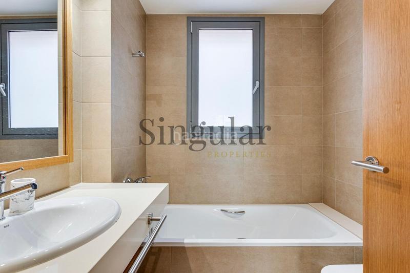 Foto f9a5805e-5c1f-4f61-bb37-3e995b97d626. Alquiler piso  con terraza y piscina comunitaria en el barrio de sagrada familia en Barcelona
