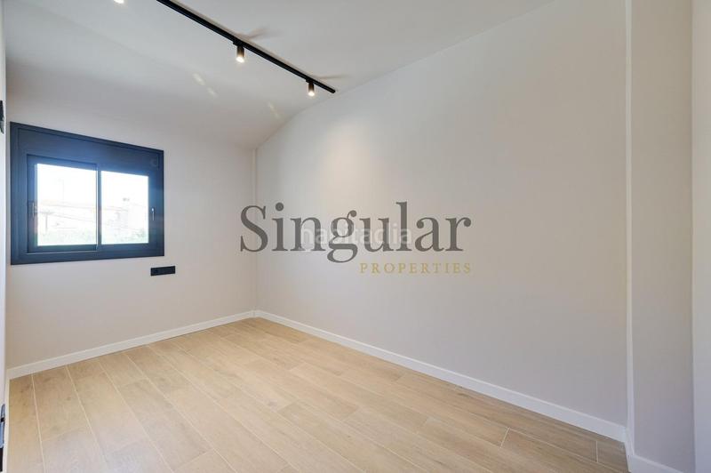 Foto 4c7f3496-7816-466f-bacb-5977133c9215. Casa adosada descubre tu nuevo hogar en el cautivador casa adosada con garaje privado en Llers