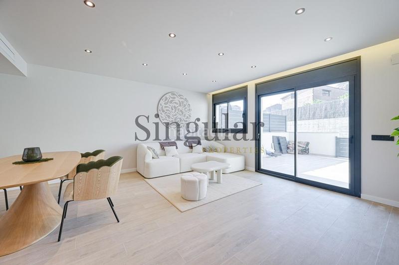 Foto 5eea87ed-e54d-4454-9419-c2bcb525ce63. Casa adosada descubre tu nuevo hogar en el cautivador casa adosada con garaje privado en Llers