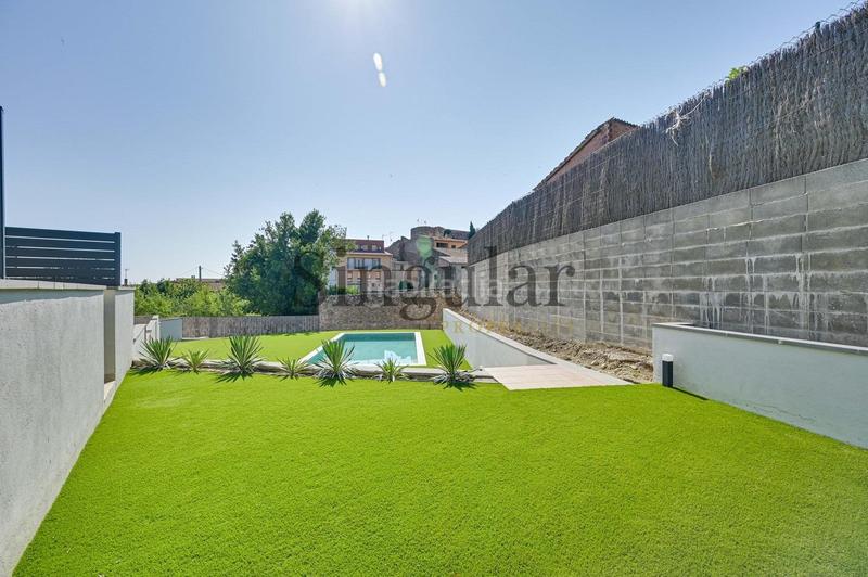 Foto 5f74c002-c51c-42b5-ad03-4f4fee2aaf97. Casa adosada descubre tu nuevo hogar en el cautivador casa adosada con garaje privado en Llers