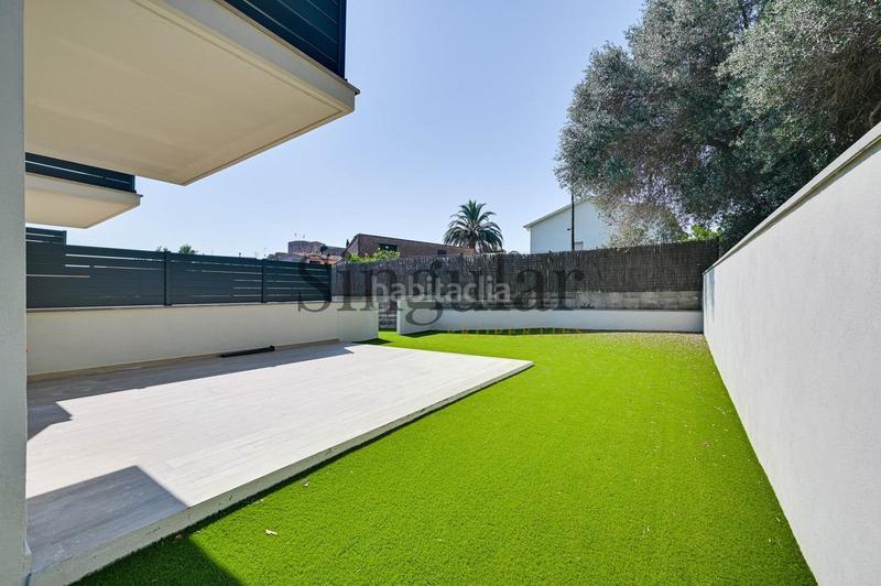 Foto e8570bde-9ecb-407a-b337-3663f4e9a576. Casa adosada descubre tu nuevo hogar en el cautivador casa adosada con garaje privado en Llers