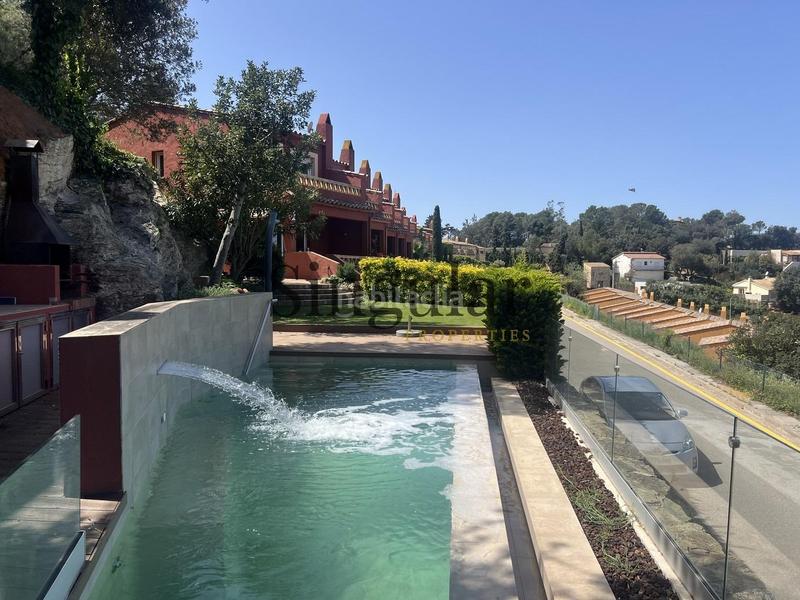 Foto 4ebf953a-40b9-4c9f-9ce0-bb12eb9971c2. Casa  adosada esquinera con jardín, piscina y vistas panorámicas al mar en sa riera en Begur