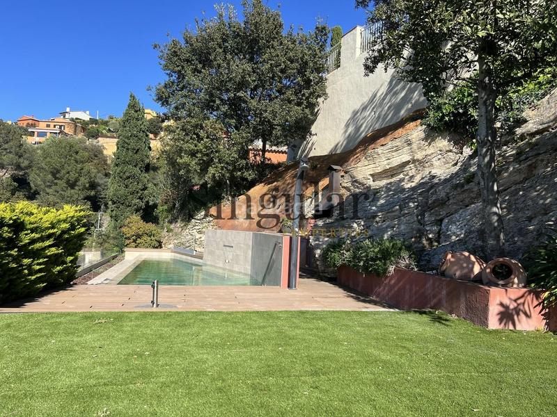 Foto 7adaacef-3e12-439e-a5c9-b84399949edb. Casa  adosada esquinera con jardín, piscina y vistas panorámicas al mar en sa riera en Begur