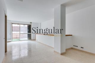 Local Comercial  Carrer laurea miro. Amplio local comercial con terraza una oportunidad perfecta de i