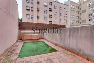 Local Comercial  Carrer laurea miro. Amplio local comercial con terraza una oportunidad perfecta de i